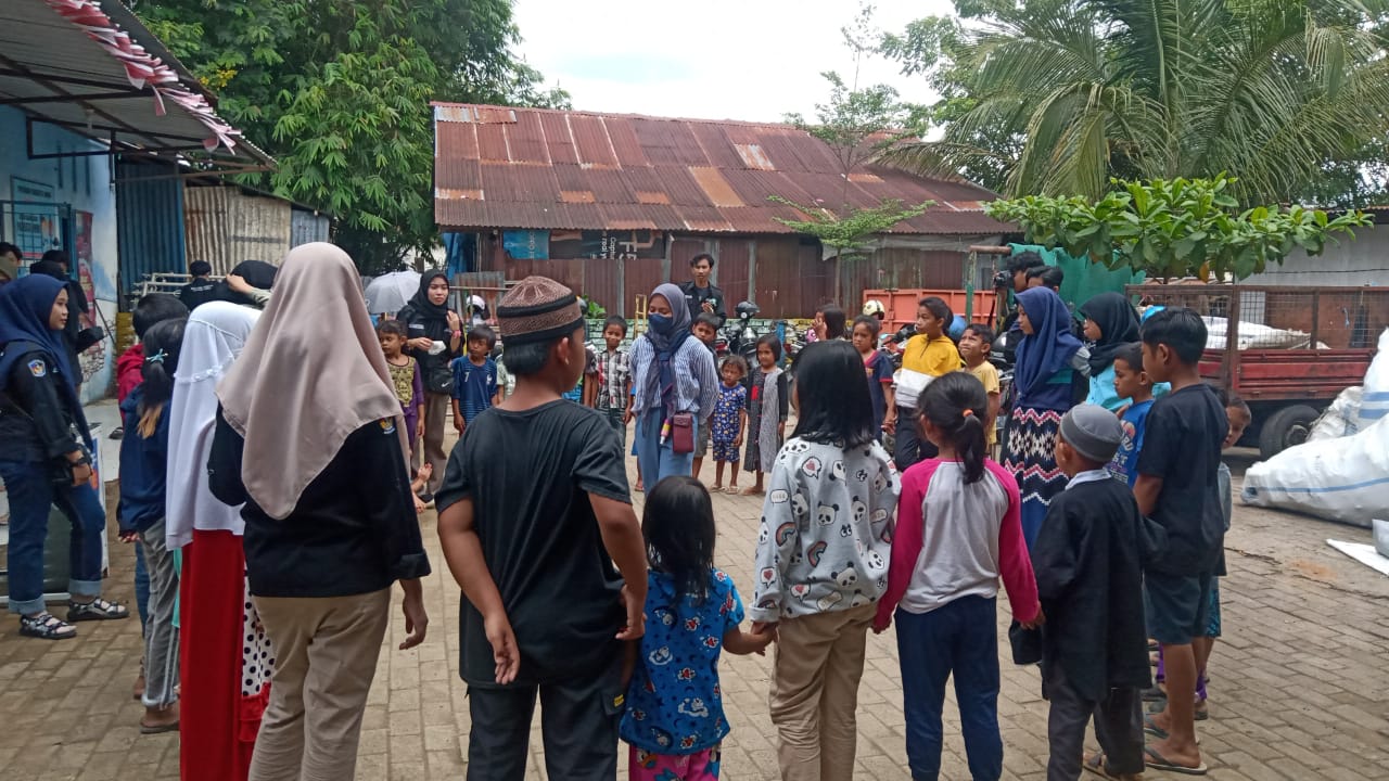 HIMIKOM UMI gelar comunication exploring (COIN) dengan berikan edukasi kepada warga sekitar