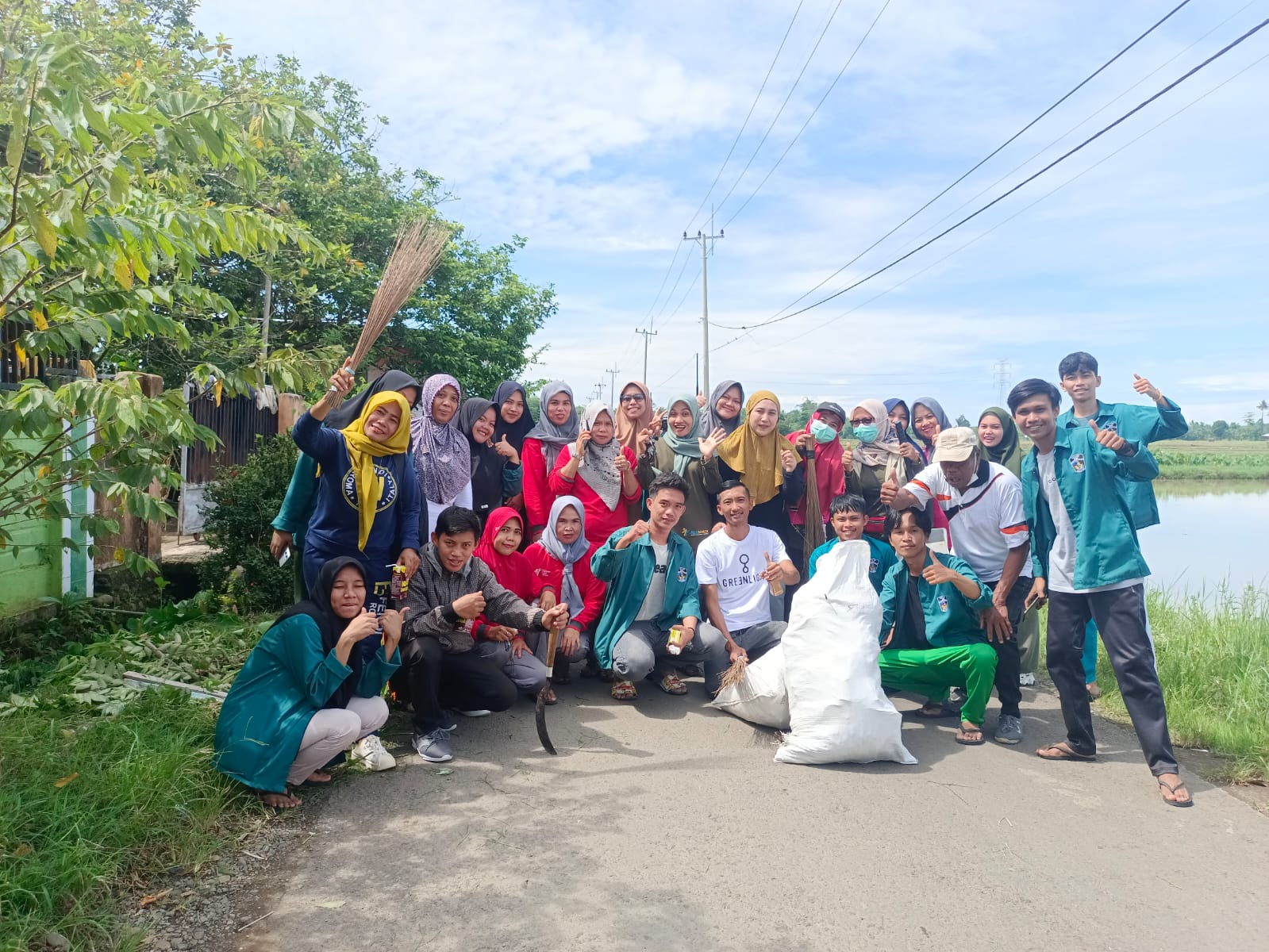 KKN Tematik Umi Angkatan 70 Kelurahan Bontomanai Laksanakan Sabtu bersih libatkan Elemen masyarakat