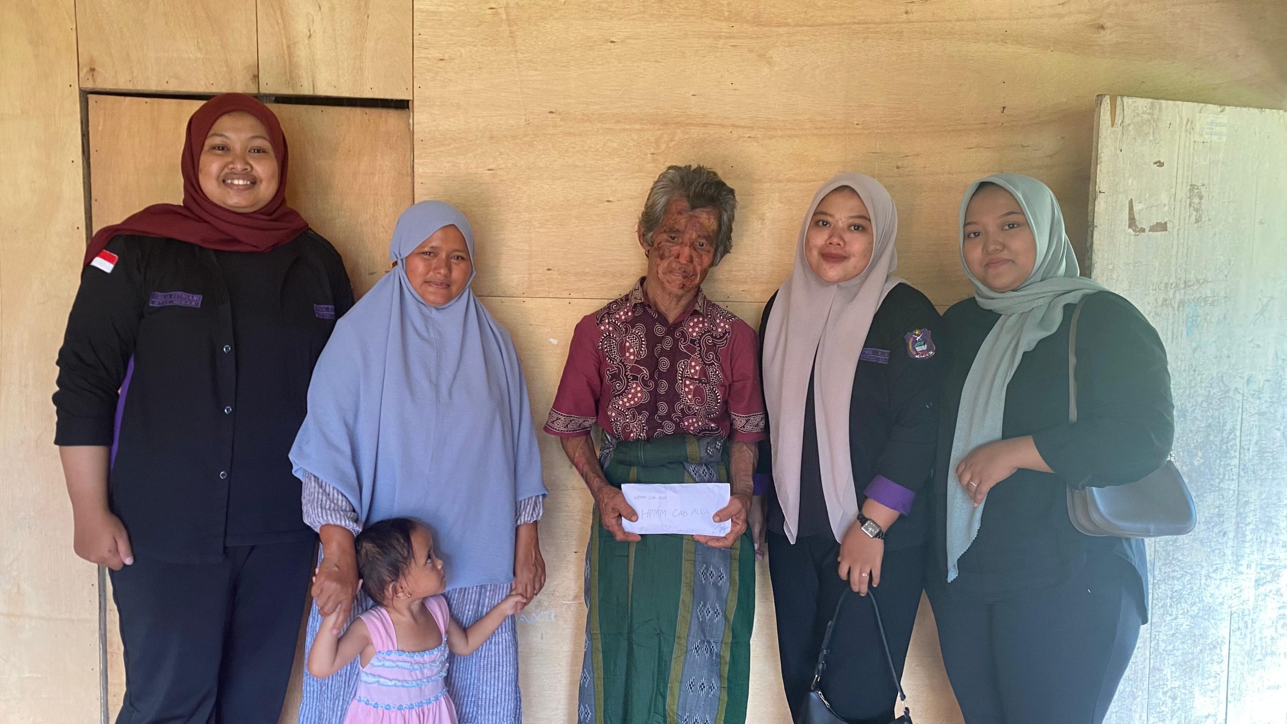 HPMM Cabang Alla Salurkan Bantuan Kemanusiaan Korban Kebakaran di Desa Bolang